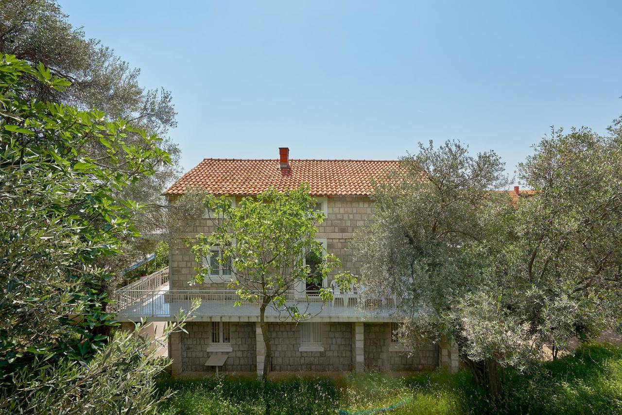 Kuca U Maslinama Sveti Stefan