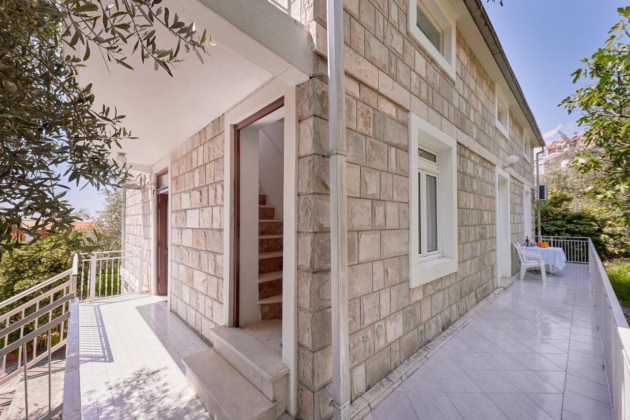 Kuca U Maslinama Apartman Sveti Stefan