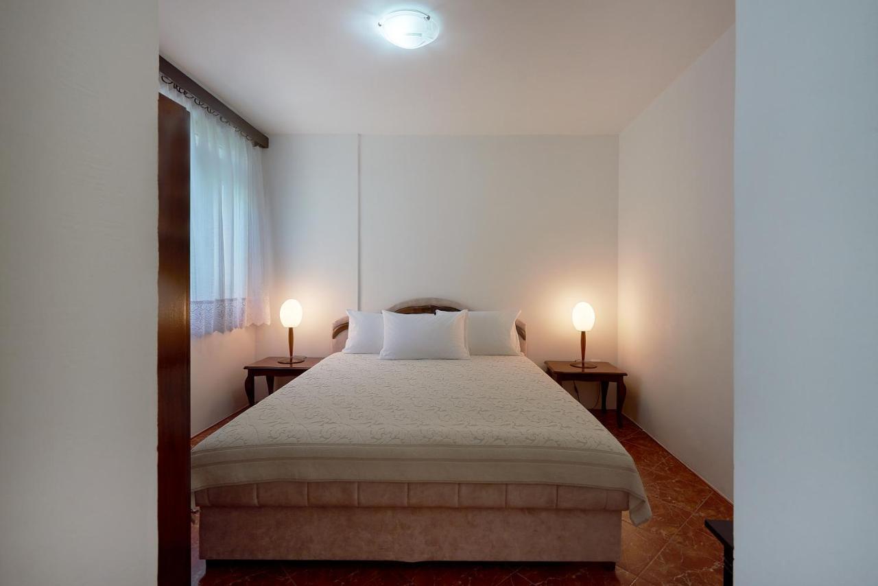 Kuca U Maslinama Apartman Sveti Stefan