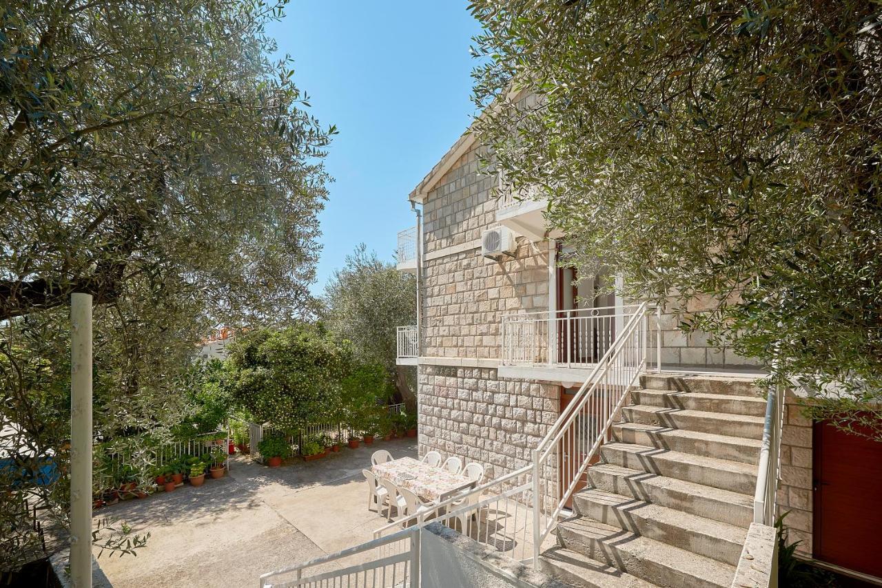Kuca U Maslinama Apartman Sveti Stefan