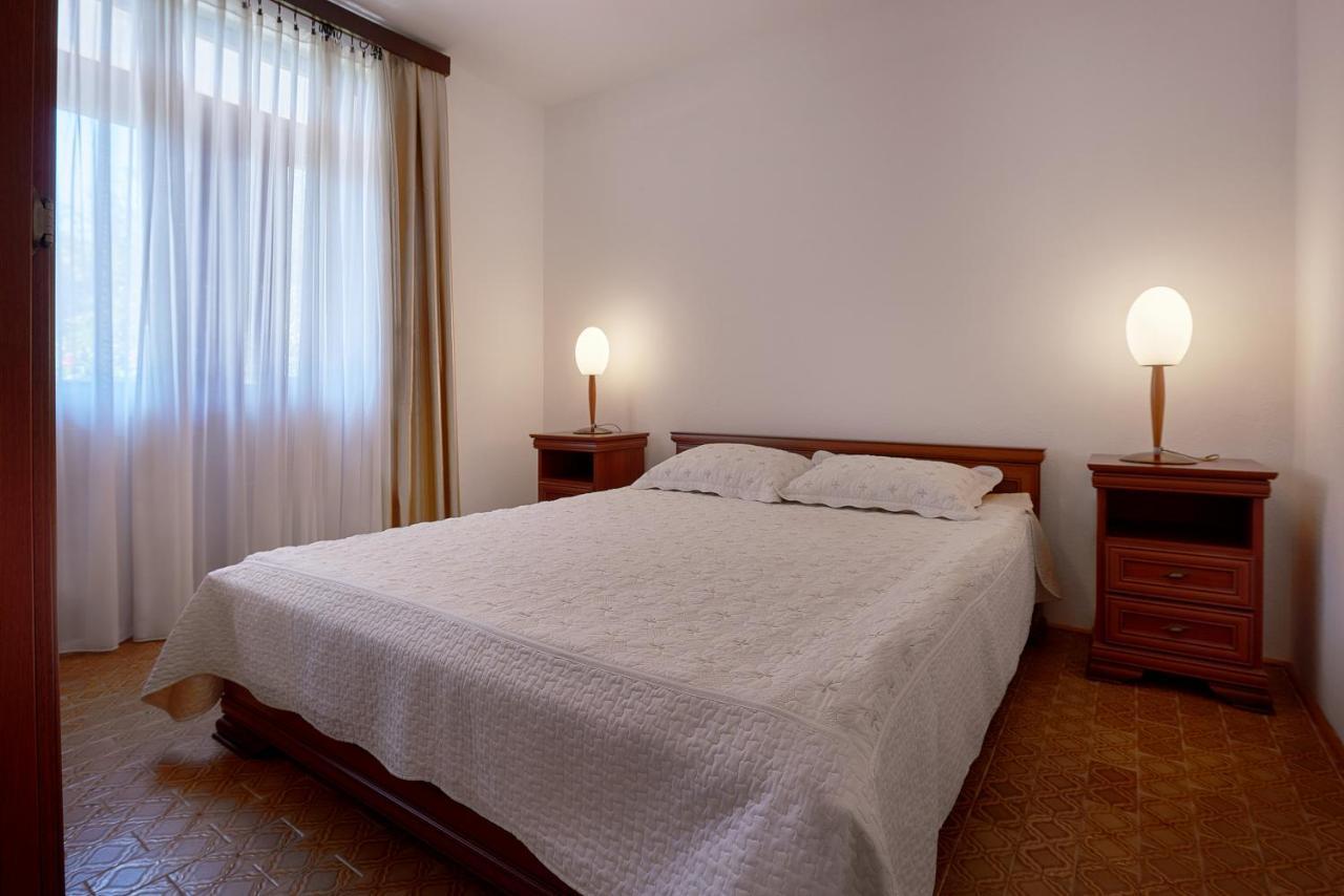 Kuca U Maslinama Sveti Stefan